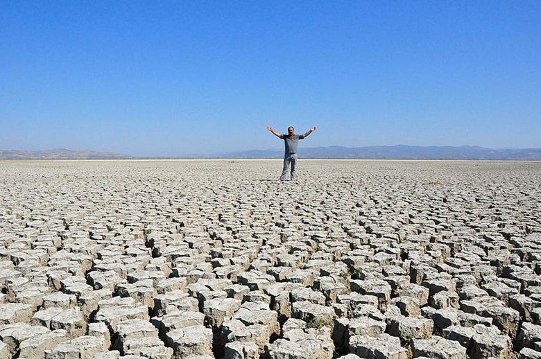 Kuraklıktan tamamen kurumuştu! Marmara Gölü’nü kurtaracak proje