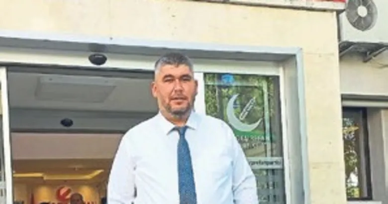 Eski ilçe başkanı evinde yaralı bulundu