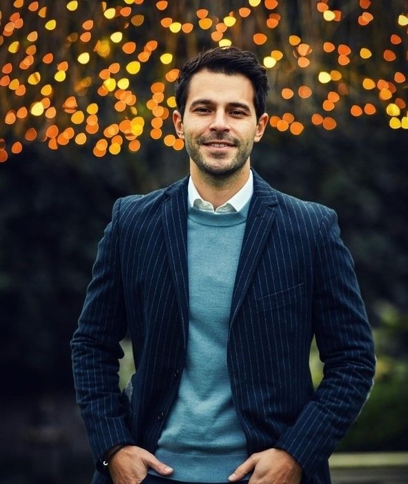 Hande Erçel ile Hakan Sabancı Paris yollarında!