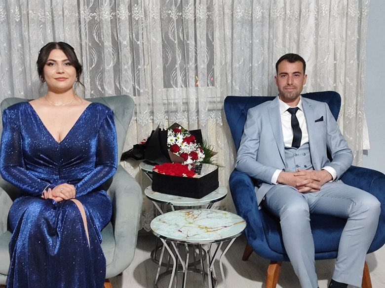 Uşak’ta ilginç olay! Kız istemeye gidip kitap okudular