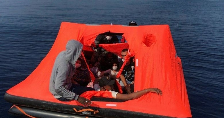 İzmir ve Aydın’da Türk kara sularına geri itilen 67 sığınmacı kurtarıldı