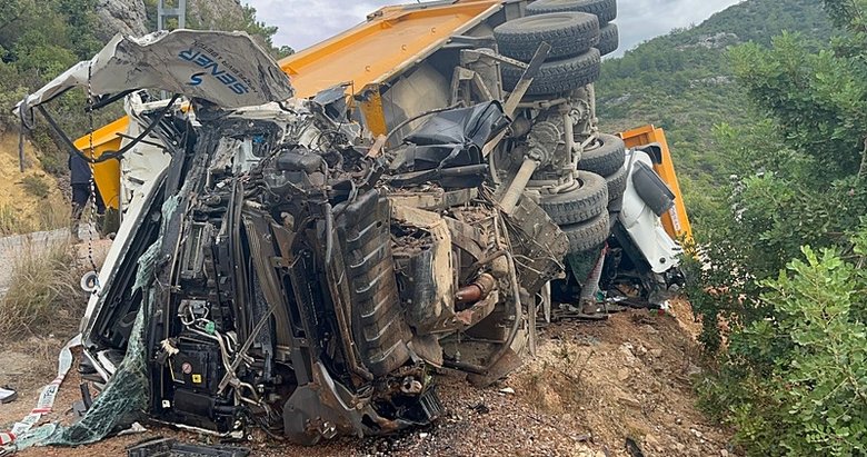 Alanya’da freni boşalan kum yüklü kamyon dehşeti: 1 ölü, 1 yaralı