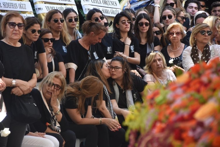 İzmir’i yasa boğmuştu! Genç yaşta ölen Derin Erpulat gözyaşlarıyla uğurlandı