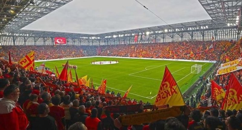 Göz-Göz taraftarının huzurunda