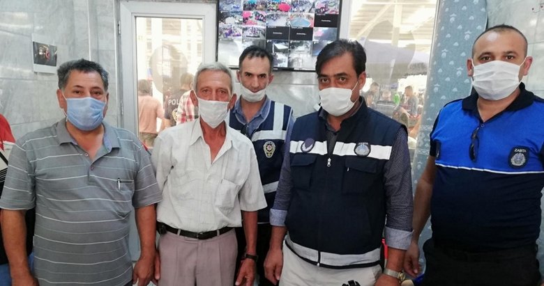 Pazar yerinde unutulan para dolu çanta sahibine teslim edildi