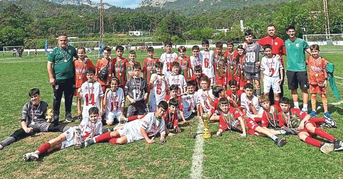 Kaf-Kaf U12’de şampiyon oldu