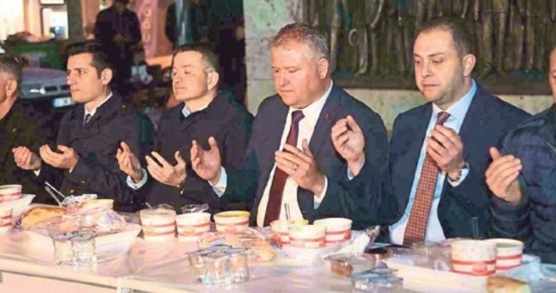 Urla’da 2 bin 500 kişilik iftar sofrası