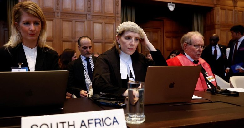 Güney Afrika’nın İrlandalı avukatı prestijli ödülünü Filistinli kadınlara ithaf etti