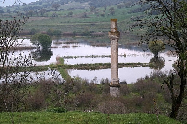 denizlide-kuraklikla-ortaya-cikmisti-6-yil-sonra-yeniden-sulara-gomuldu-1778662570077.jpeg