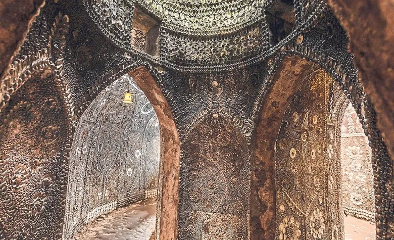 deniz-kabuklariyla-bezeli-gizemli-yer-shell-grotto-1756576417814.jpeg