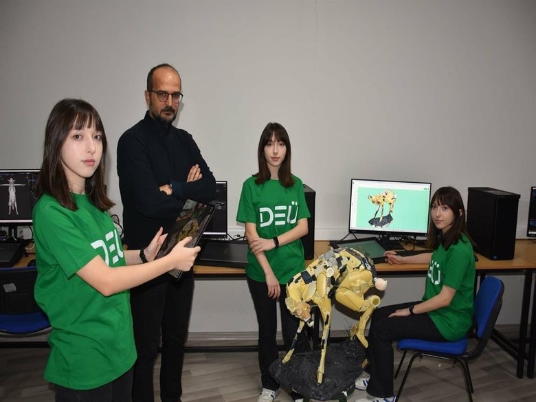 Adanalı üçüzler hayallerine İzmir’de kanat çırpıyor!