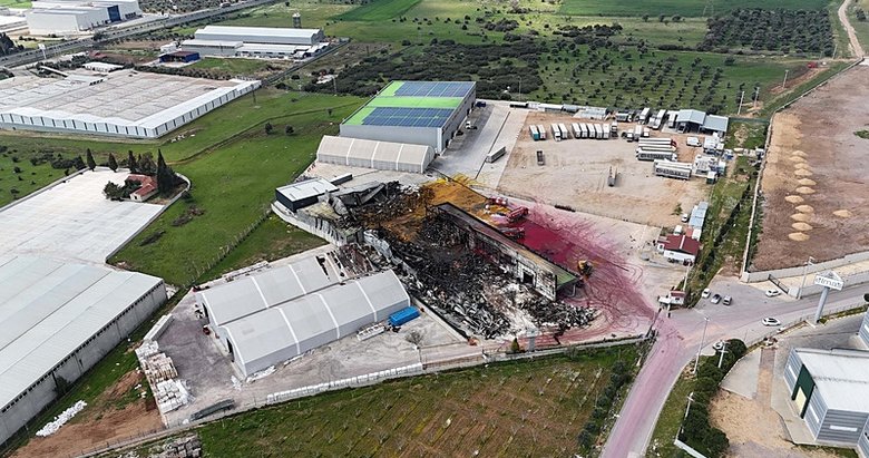 Kemalpaşa’daki yangında elektrik kontağı şüphesi