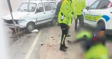 Yoğun siste otomobil polis aracına çarptı: 3 yaralı