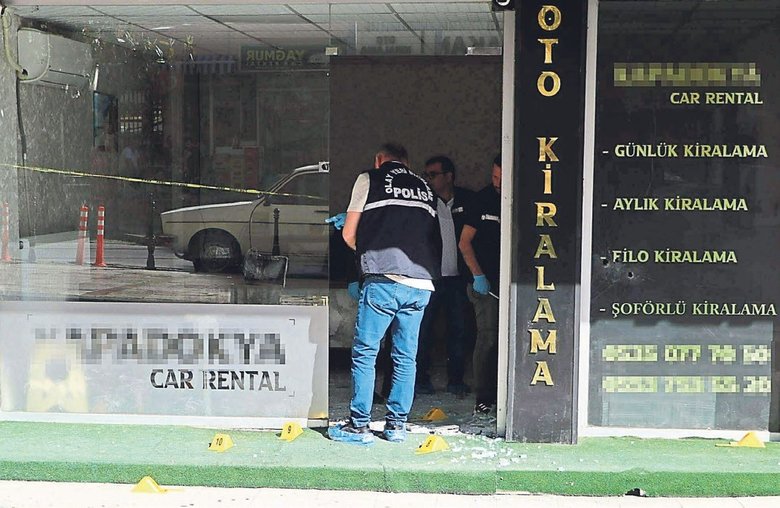 Kendisini tabancayla vuran şüpheliyi bıçakla kovaladı