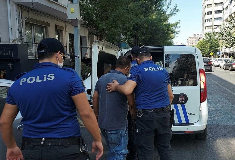 İzmir’de değnekçi terörü! Parayı almak için birbirlerini bıçaklıyorlar
