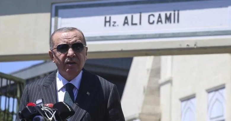 Başkan Erdoğan, cuma namazını Hezarfen Ahmet Çelebi Camisi’nde kıldı