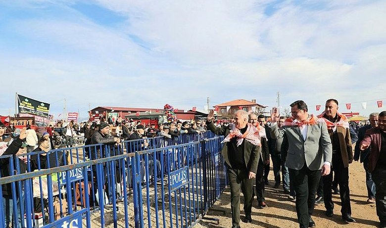 Şampiyon develer Tavas’ta kozlarını paylaştı