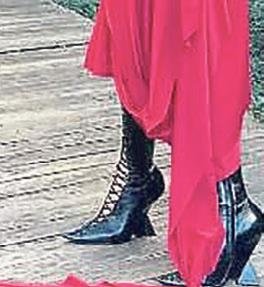 Serenay Sarıkaya’nın kombinine ‘fiyasko’ yorumu