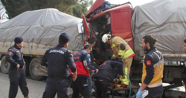 Manisa’da iki TIR çarpıştı: 1 yaralı