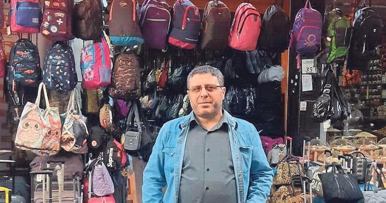 Çıraklıktan çanta işine girerek fabrika kurdu