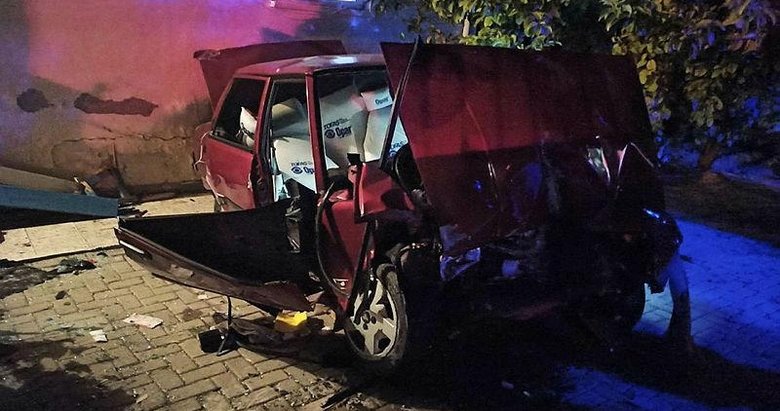 Kontrolden çıkan araç sağlık evinin bahçe duvarına çarptı: 1 ölü