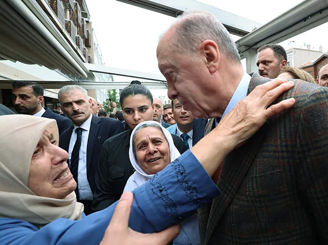 baskan-erdogan-bir-kafede-vatandaslarla-sohbet-etti-1781284635681.png