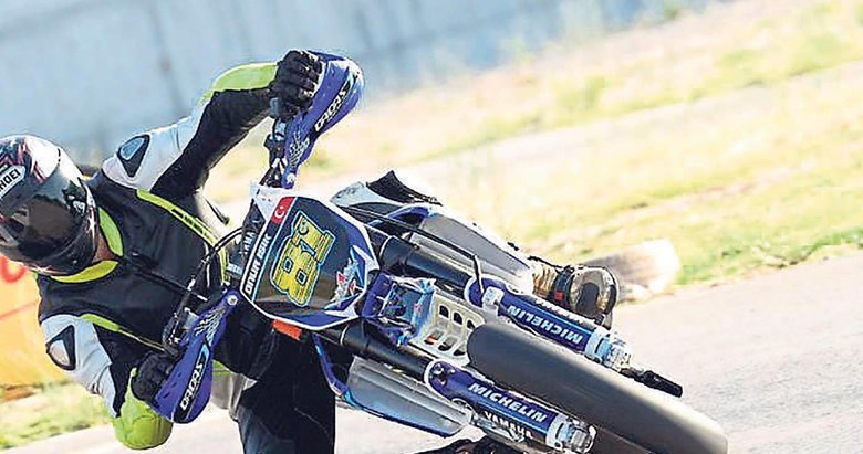 İzmir’de Süpermoto rüzgarı