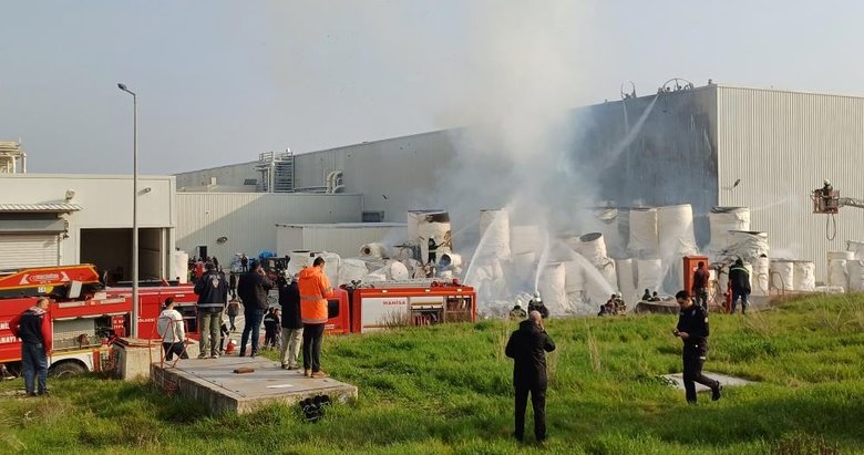 Manisa’da fabrika bahçesinde yangın! Dumanlar gökyüzünü kapladı