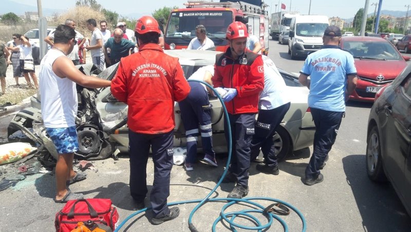 Balıkesir'de feci kaza