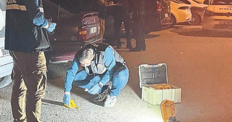 Trafikte çıkan kavgada 2 kişi bıçakla yaralandı