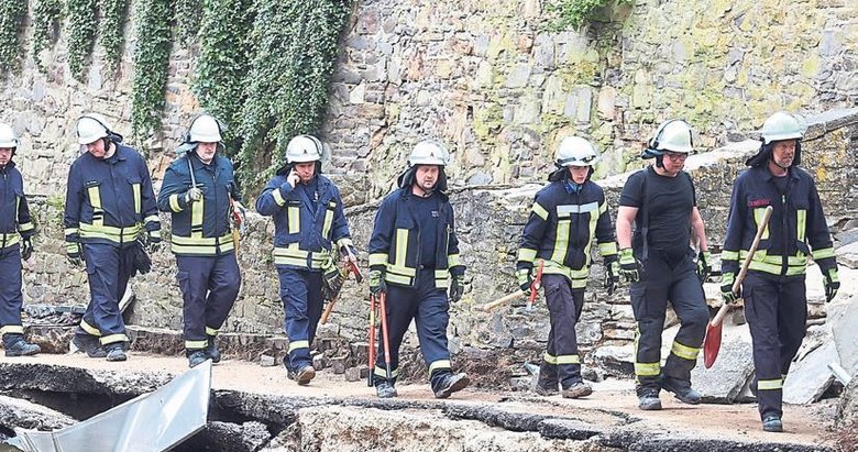 Sel felaketlerinde ölü sayısı 195 oldu