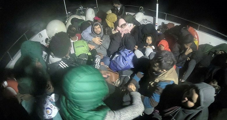 Balıkesir açıklarında 143 düzensiz göçmen yakalandı