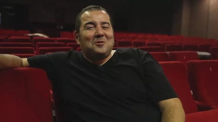 Fazlalıklarından kurtulan Ata Demirer asansör pozu verenleri böyle ti’ye aldı