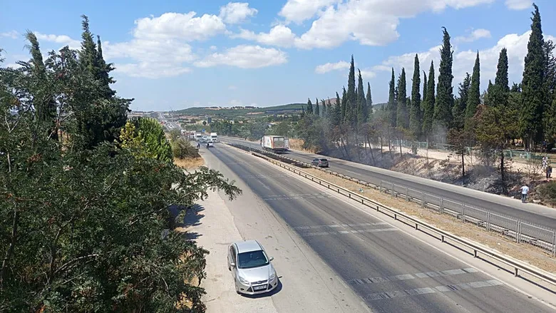 SON DAKİKA: Bursa’daki alevler İzmir yoluna sıçradı! Trafik durma noktasına geldi