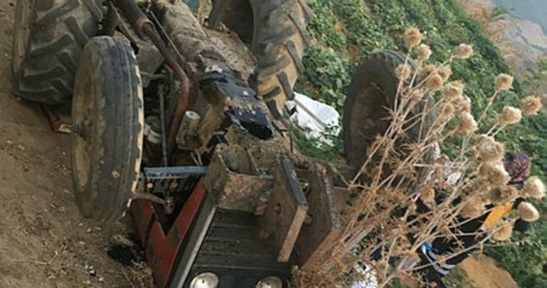 Izmir Odemis Te Devrilen Traktorun Altinda Kalan Kisi Oldu