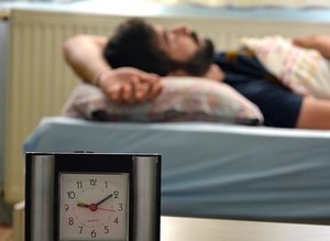 Sabah saat 6'ya alarm kuranlar dikkat! Gözünüzü açtığınız an risk başlıyor: Uzmanlardan dikkat çeken açıklama