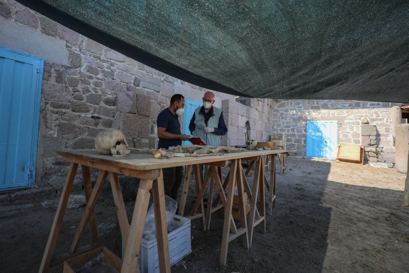 Bergama Antik Kenti’nde önemli çalışma! En eskisi 2 bin yıllık 300 iskelet...