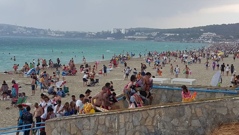 Izmir Cesme De Ilica Plajinda Panik Hizla Terk Ettiler
