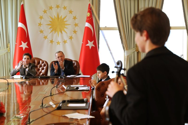 Başkan Erdoğan Vahdettin Köşkü’nde çocukları kabul etti