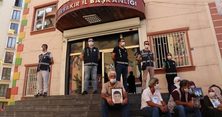 Diyarbakır annelerinin oturma eylemine bir aile daha katıldı