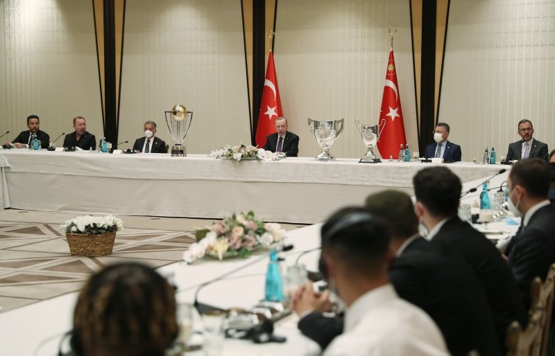 Başkan Erdoğan Külliye’de çifte kupalı Beşiktaş’ı kabul etti