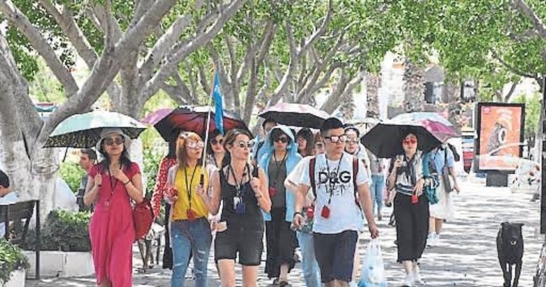 Güney Ege yerli turistle çifte bayram yaşadı