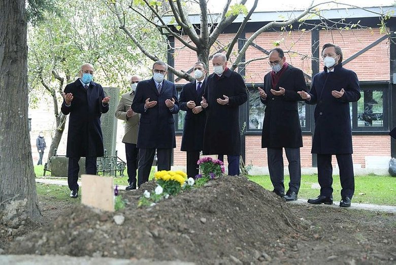 Başkan Erdoğan usta kalem Ahmet Kekeç’i unutmadı! Kabrini ziyaret etti