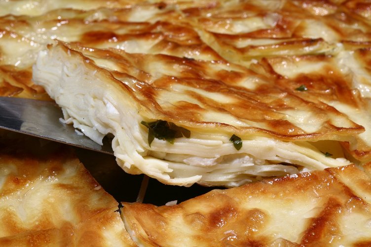 MasterChef su böreği nasıl yapılır? Tüm malzemeleri ve tüyoları ile birlikte Masterchef el açması su böreği tarifi...