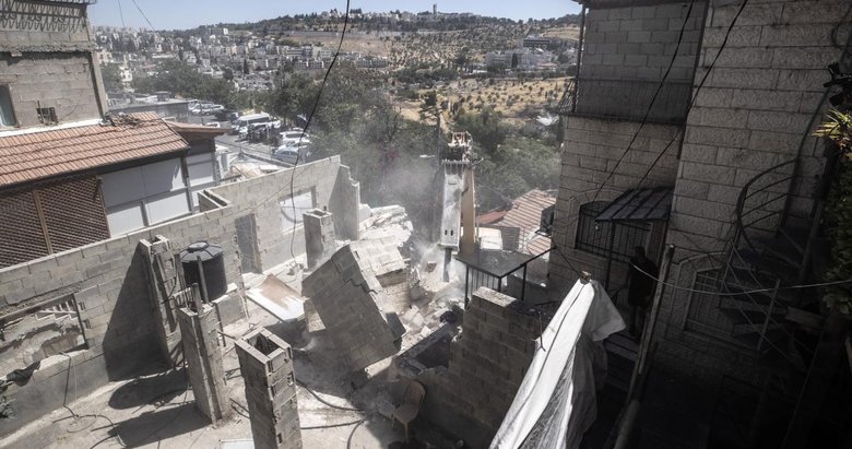 İsrail güçleri Doğu Kudüs’te Filistinlilere ait 3 haneli evi yıktı