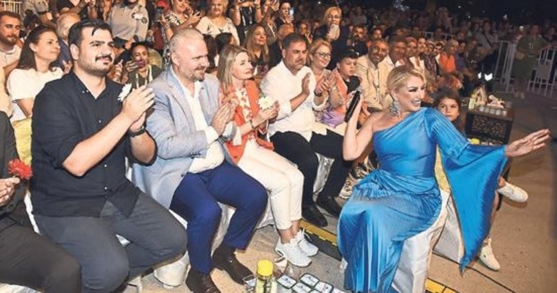 Muazzez Ersoy’la düet damga vurdu