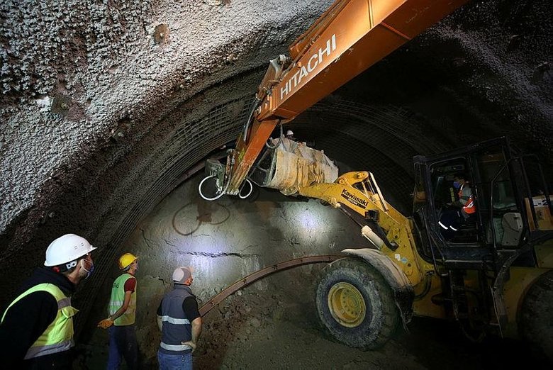 Balıkesir-İzmir kara yolunda ulaşım süresi kısalacak! 1915 Çanakkale Köprüsü bağlantılı yollardaki tüneller ulaşıma nefes aldıracak