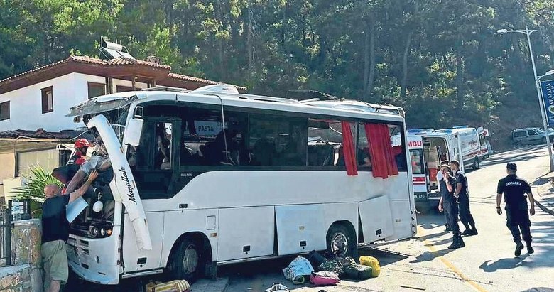 Tur otobüsünün freni patladı: 2 ölü 35 yaralı