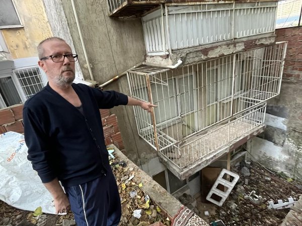 İzmir’de apartmanda ‘çöp ev’ isyanı! Hamam böcekleri ve fareler cirit atıyor