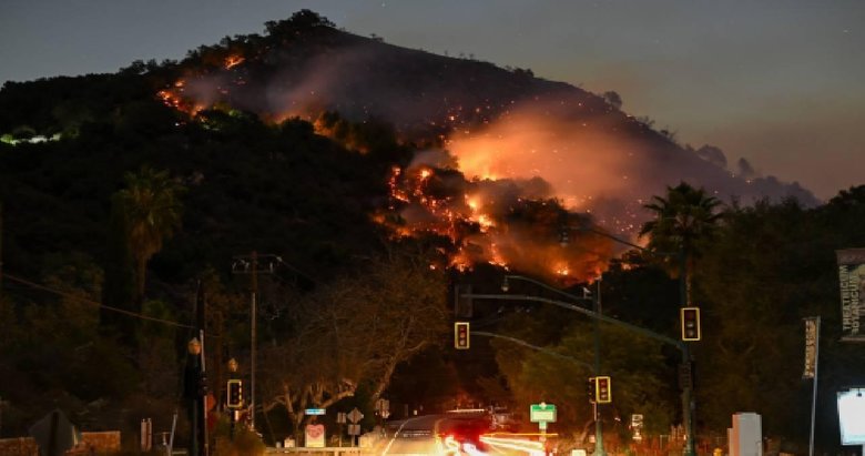 Los Angeles’taki yangınlarda tahliye edilenler, uzun süren denetimlerden şikayetçi